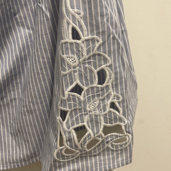 Pretty Off Shoulder Blouse - Picture 2 of 4